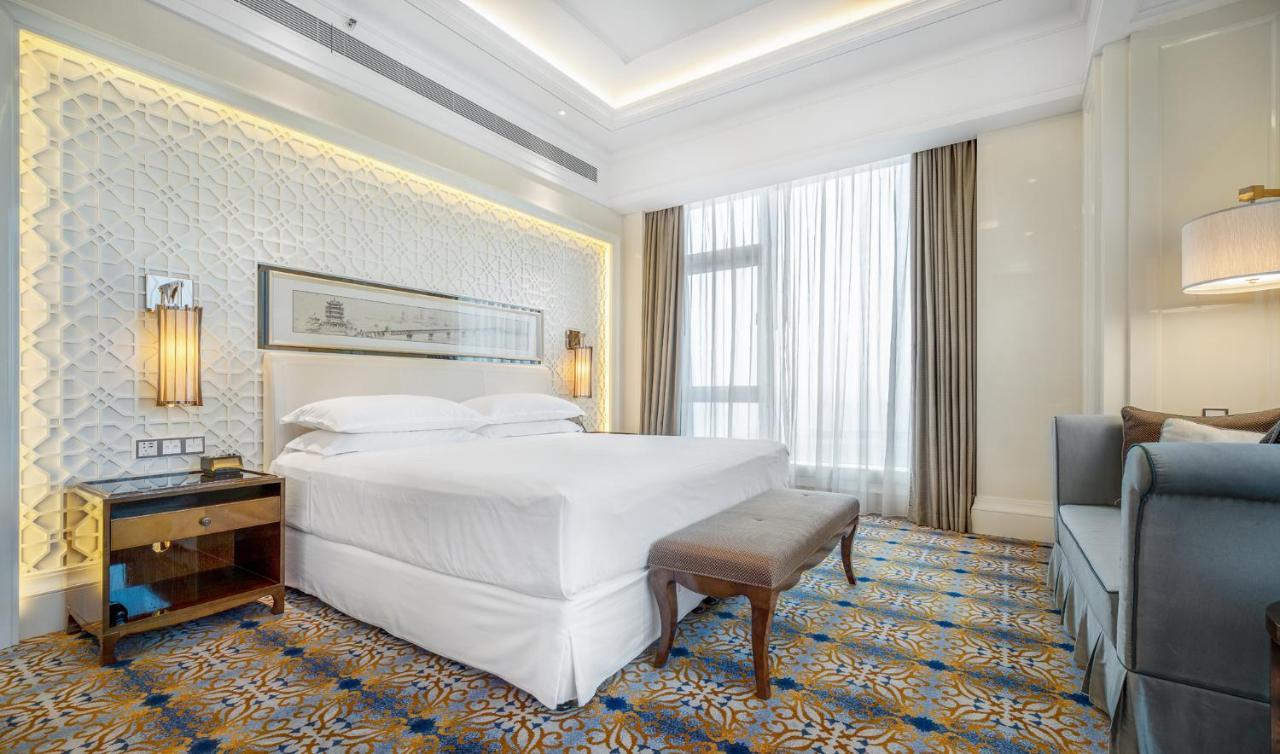 Sheraton Grand Wuhan Hankou Hotel - Let'S Take A Look At The Moment Of Ухань Экстерьер фото